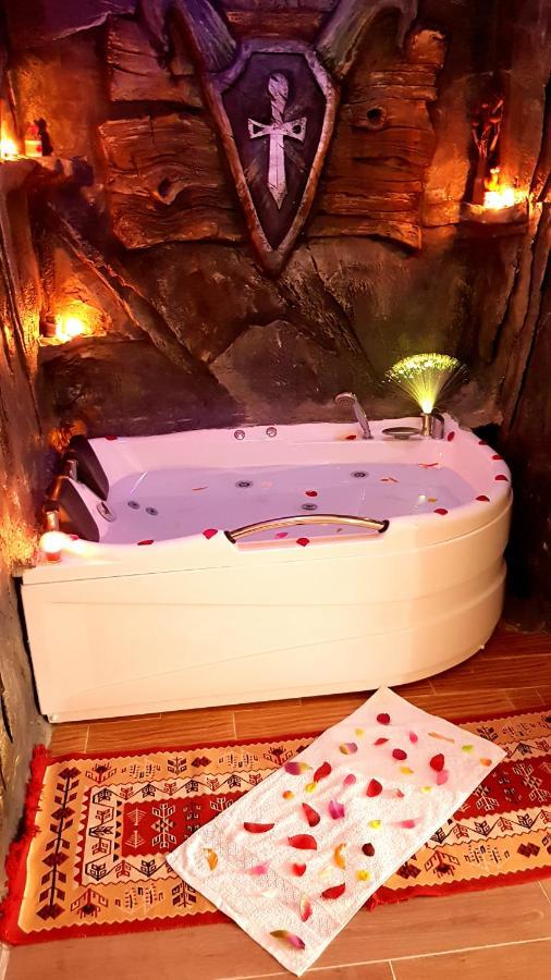 Pensiunea Dracula & Spa Capatineni-Ungureni ภายนอก รูปภาพ