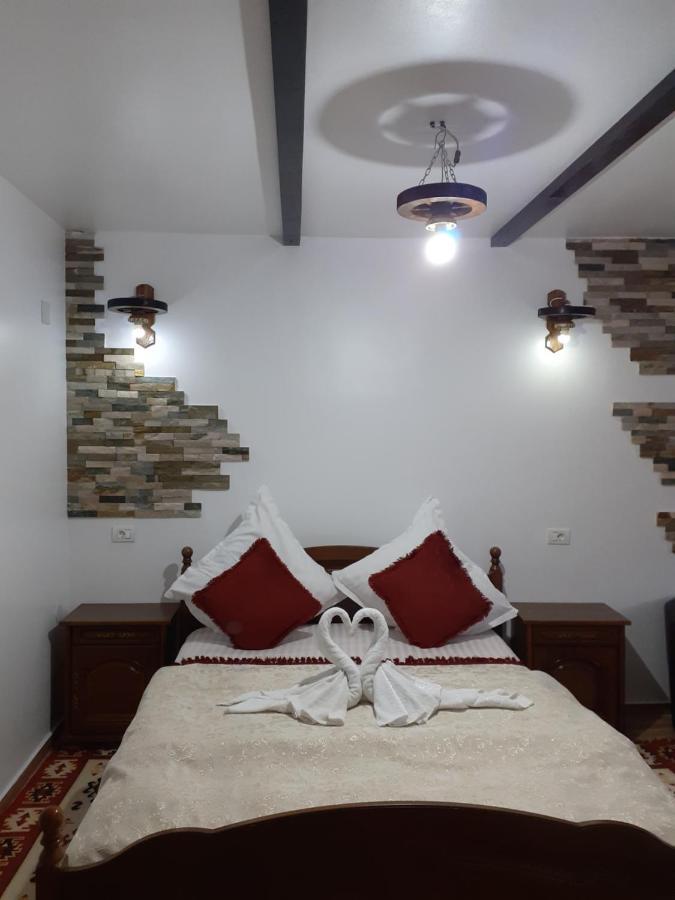 Pensiunea Dracula & Spa Capatineni-Ungureni ภายนอก รูปภาพ