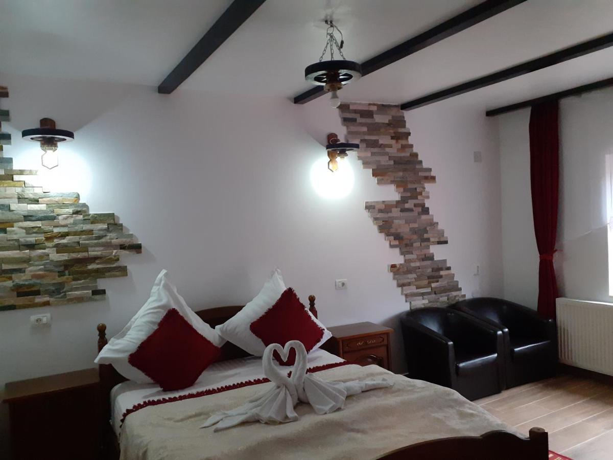 Pensiunea Dracula & Spa Capatineni-Ungureni ภายนอก รูปภาพ