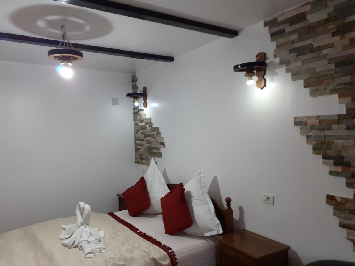 Pensiunea Dracula & Spa Capatineni-Ungureni ภายนอก รูปภาพ