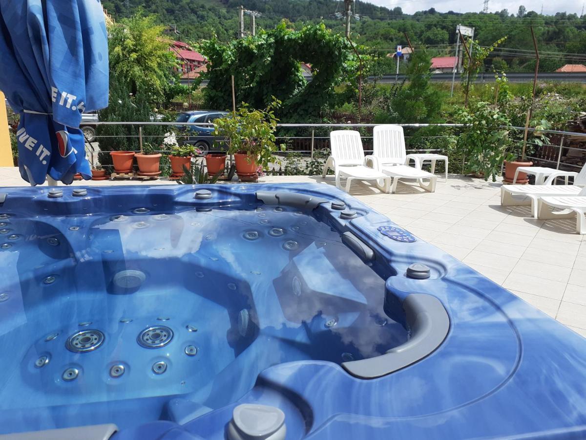 Pensiunea Dracula & Spa Capatineni-Ungureni ภายนอก รูปภาพ