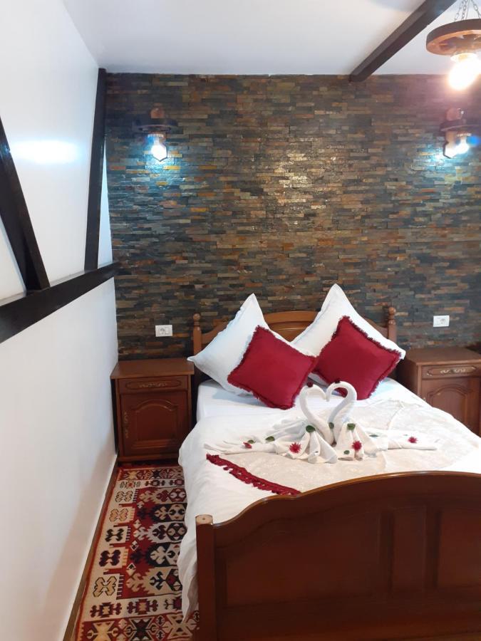 Pensiunea Dracula & Spa Capatineni-Ungureni ภายนอก รูปภาพ
