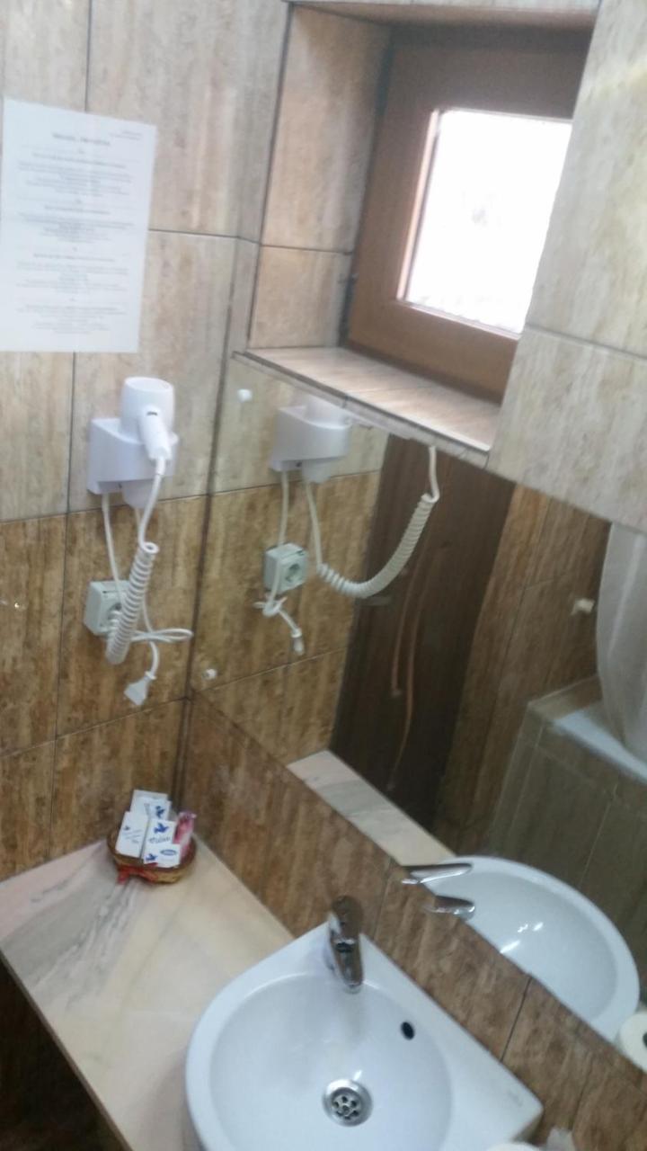 Pensiunea Dracula & Spa Capatineni-Ungureni ภายนอก รูปภาพ